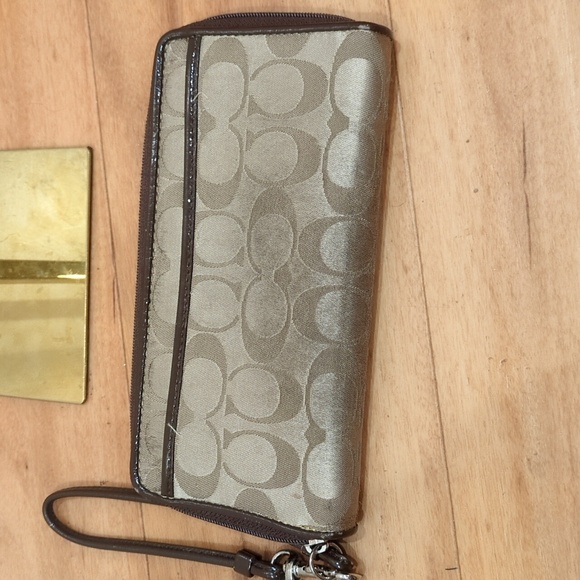 Coach Brown Classic signature Monogram wallet Wristlet CALLOUTS - Picture 5 of 15